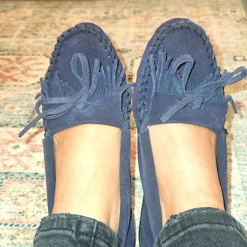 Minnetonka moccasins size 7